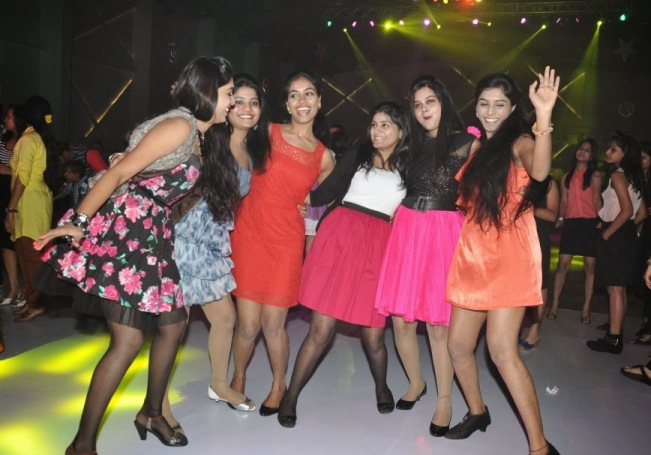 651px x 455px - Sexy Young Gujarati Girls dancing in Discotheque Night Club wearing Short  Mini Micro Skirt | In Gujarat