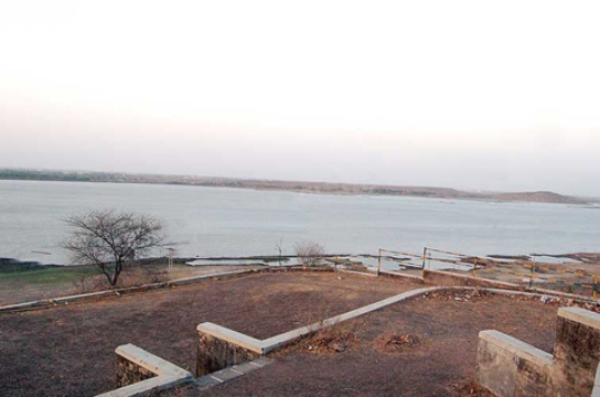 Famous Picnic Place LALPARI LAKE near Rajkot Gujarat