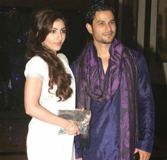 Kunal Khemu and Soha Ali Khan Engagement at Eiffel Tower Paris