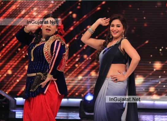 Madhuri Dixit Hot Navel Show Pics in Saree at Jhalak Dikhhla Jaa Season 7 -  Latest Images Recent Photos 2014 | In Gujarat