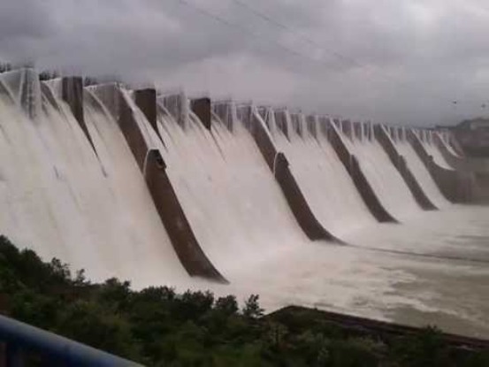 Mother India Dam Overflowing near Surat Gujarat Mother India Dam Overflow Latest News