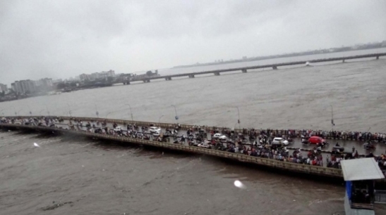 Tapi River Overflow in Surat - Latest News of Surat Tapi River Dam Surat Gujarat