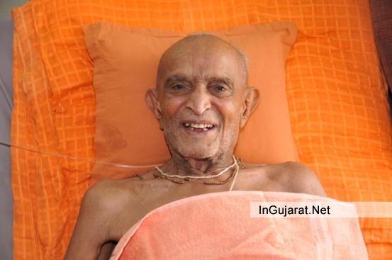 RAJKOT Swaminarayan Gurukul - Kothari Swami Shree Harjivandas Ji Died on 23rd August 2014