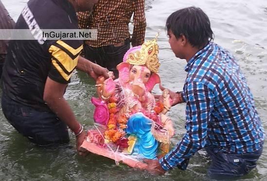 Ganpati Visarjan in Rajkot - Latest Photos of Ganesh Visarjan in Rajkot Gujarat