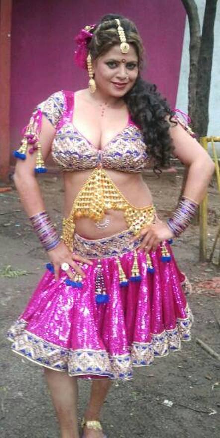 Sapna Gujarati Actress in Short Skirt with Heavy Jewellery