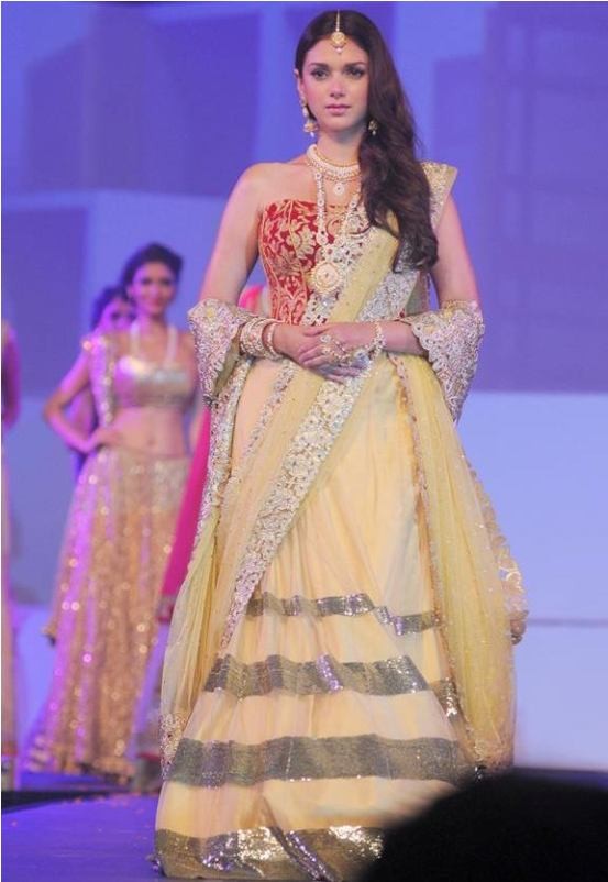 Aditi Rao Hydari walks the ramp at India Bullion and Jewellers Association (IBJA) 2014 Mumbai