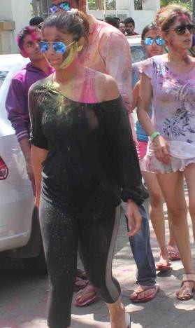 ALIA BHATT Playing Dhuleti with Bollywood Stars - Latest Hot Photos of Holi Celebration Event Party