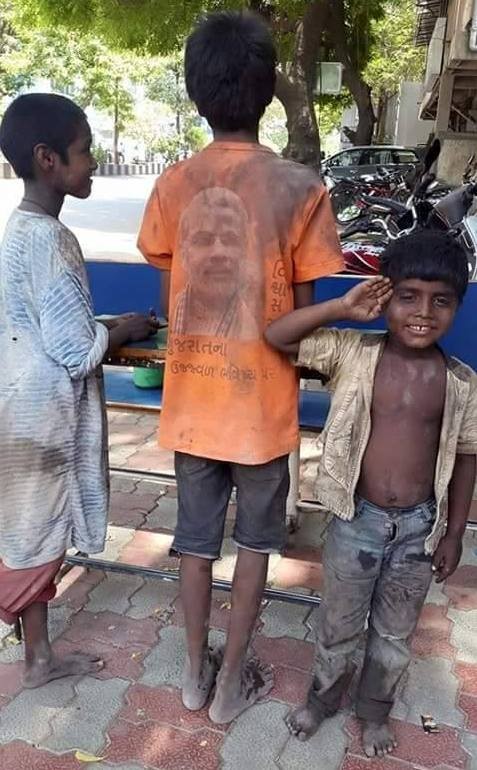 Images of Poor Children in Gujarat wearing NAMO T-Shirt - BJP Narendra Modi Backside Photo T-shirt