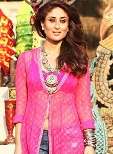 Kareena Kapoor Pink Transparent Kurti Pics in Teri Meri Kahaani Track Song