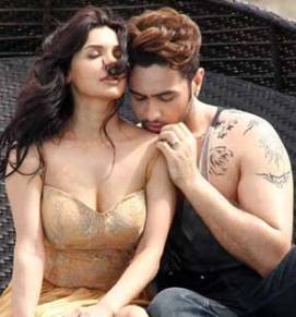 Sara Loren Hot Kissing Scene Photos with Adhyayan Suman – Ishq Click Movie Hot Romantic Lip Lock Pics